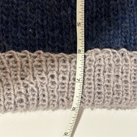 Hand Knitted Unisex Wool Color Block Hat - Picture 4 of 5